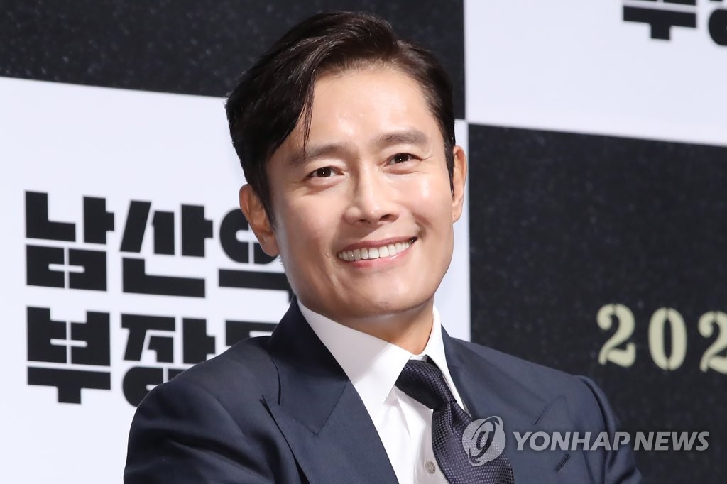 主演映画の製作報告会に出席 主演映画の製作報告会に出席