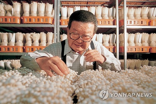 은퇴 후 버섯 재배 연구한 구자경 명예회장