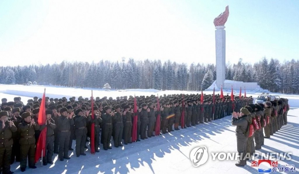 북한 전국당선전 간부들, 삼지연 혁명전적지 답사 후 결의 모임