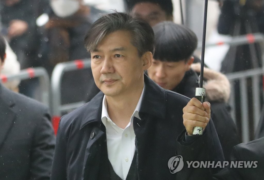영장실질심사 향하는 조국 전 법무부 장관