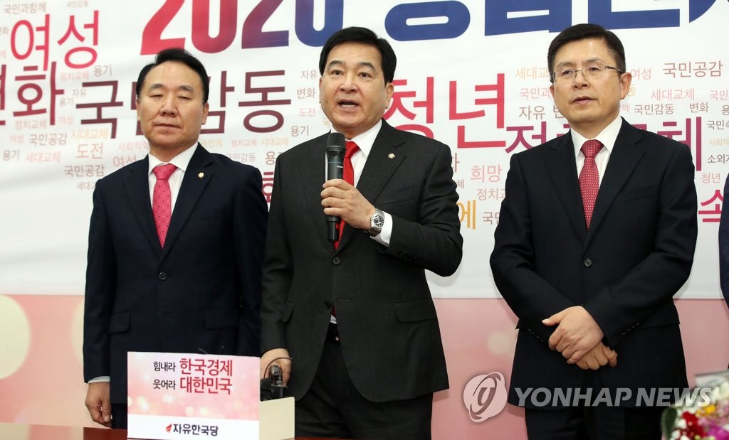 인사말 하는 심재철 원내대표