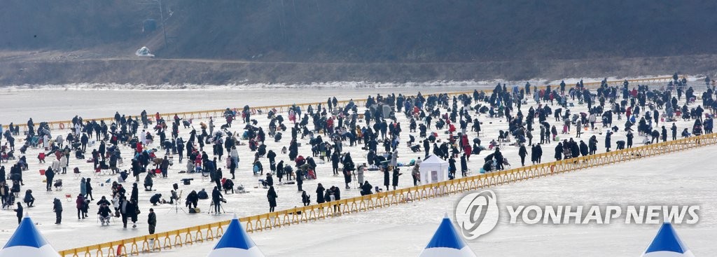 '짜릿한 손맛' 인제 빙어축제 개막