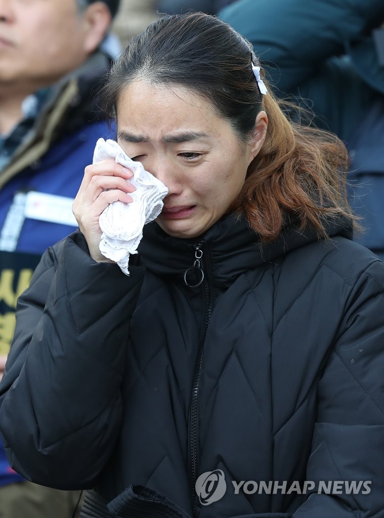 눈물 흘리는 오은주 씨