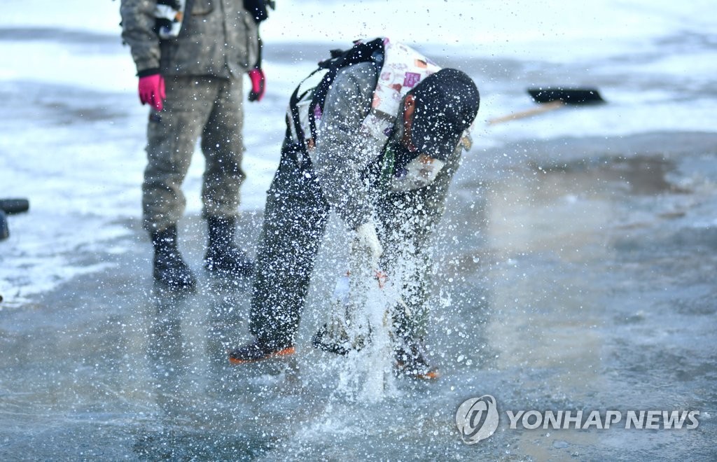 겨울축제장 얼음 점검