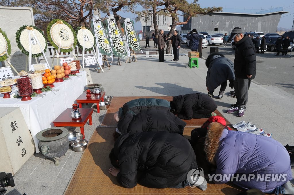북녘 향해 올리는 절