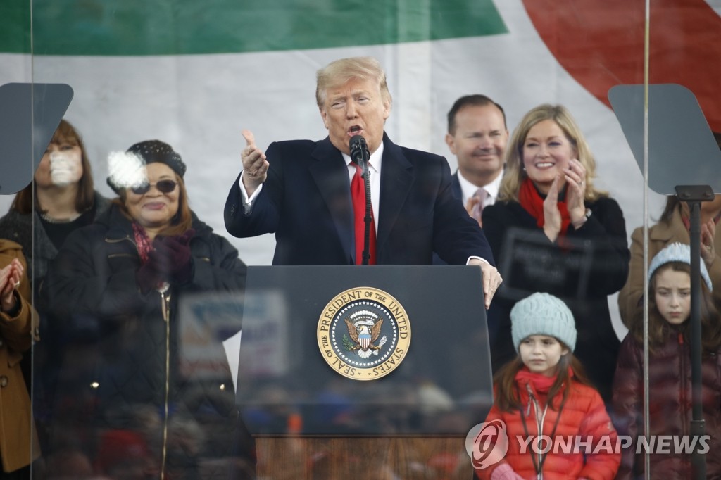 낙태반대 집회에서 연설하는 트럼프 대통령