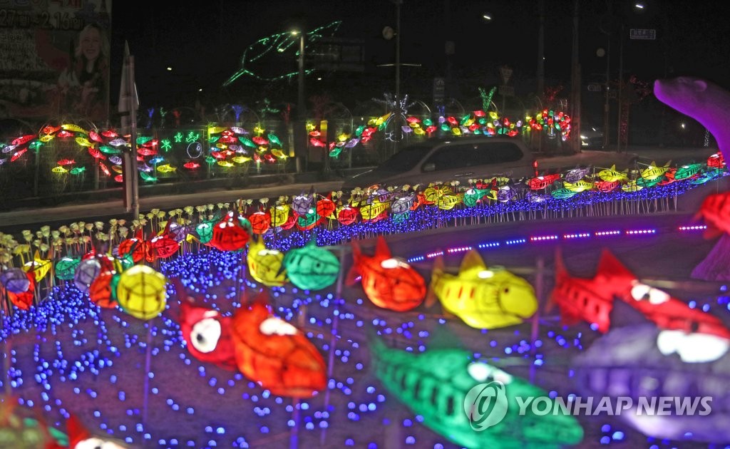 불 밝힌 산천어도시 거리