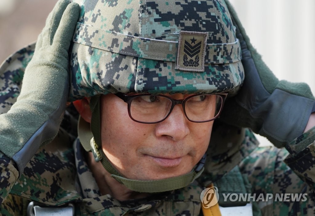 마지막 강하훈련 앞둔 김정우 주임원사