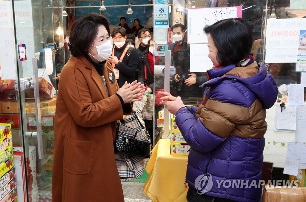 전통시장 찾은 김정숙 여사