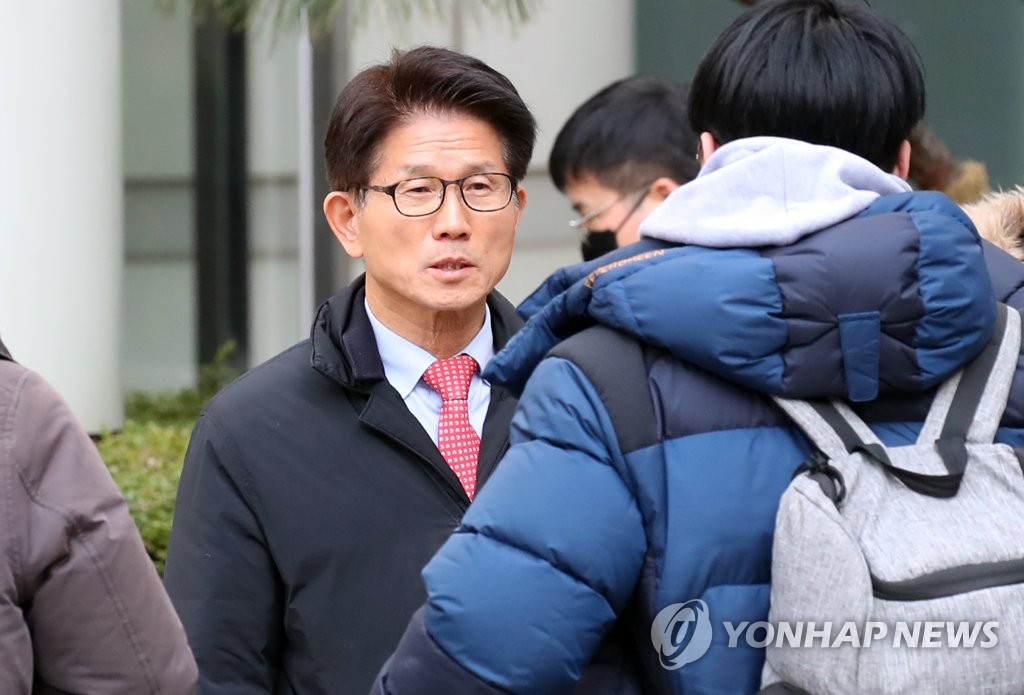 이명박 재판 방청 온 김문수