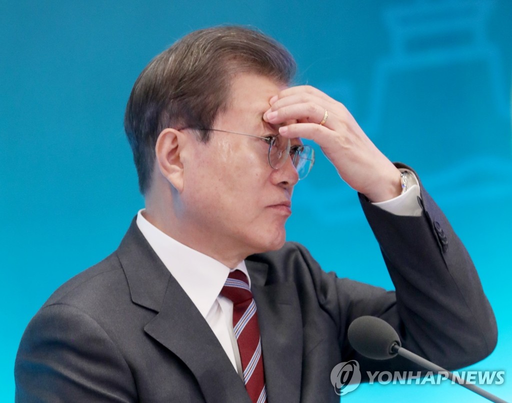 문 대통령, '고민?'