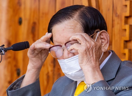 신천지 이만희 총회장, '김 서린 시야'