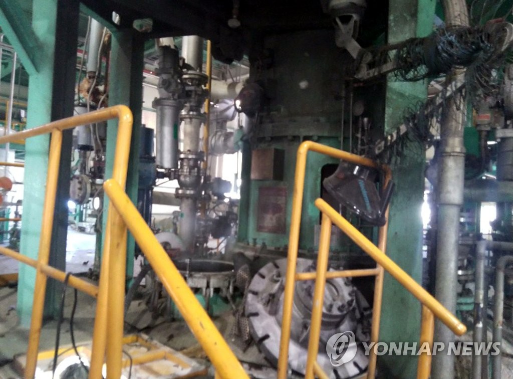 군산 화학공장서 폭발 사고…3명 화상
