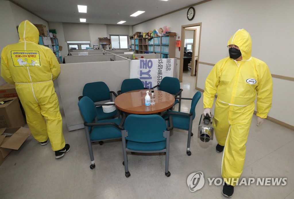Public health workers disinfect a center for visually impaired people in Dongjak Ward, southern Seoul, on March 9, 2020. (Yonhap)