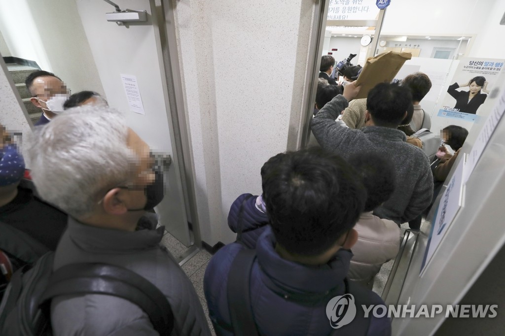 오늘부터 소상공인 긴급대출 접수 시작