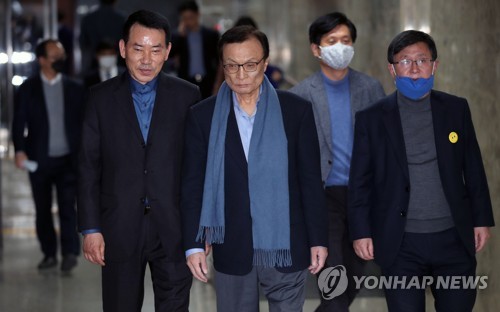 더불어민주당 의원총회 참석하는 이해찬 대표