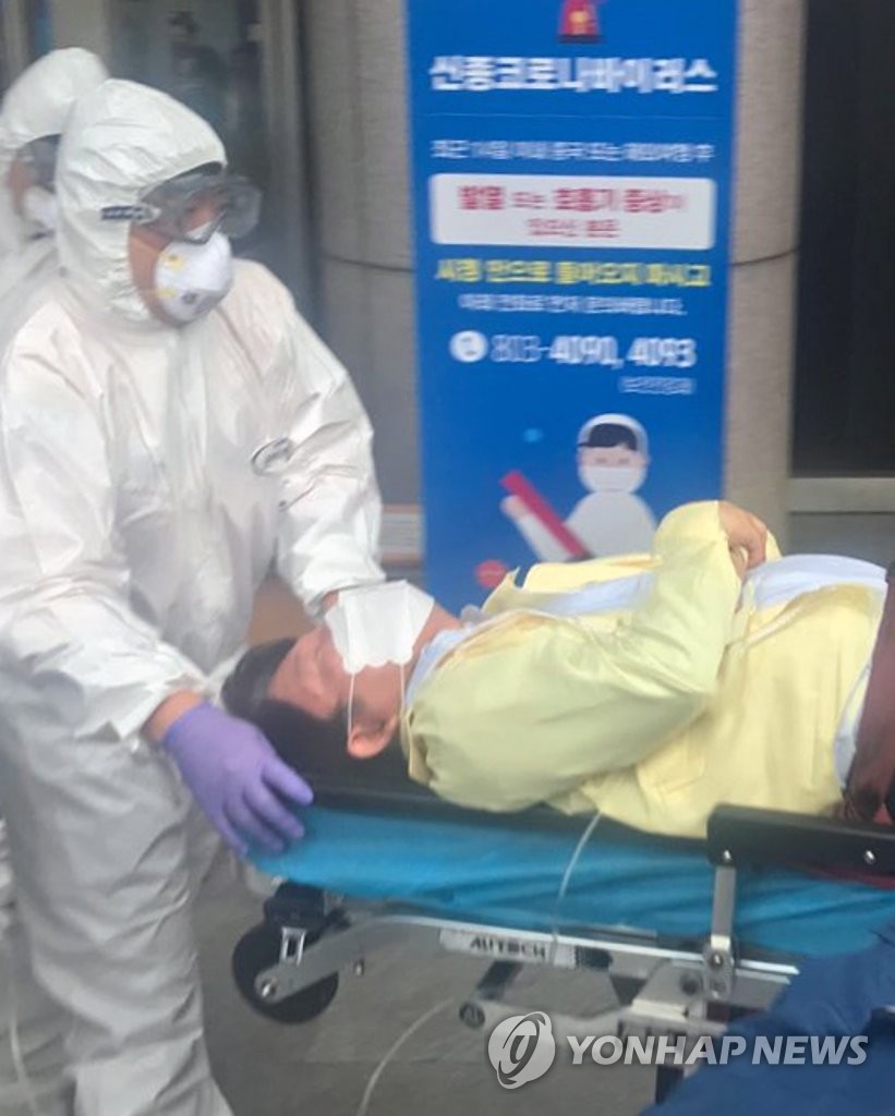 Daegu mayor collapses Daegu mayor collapses