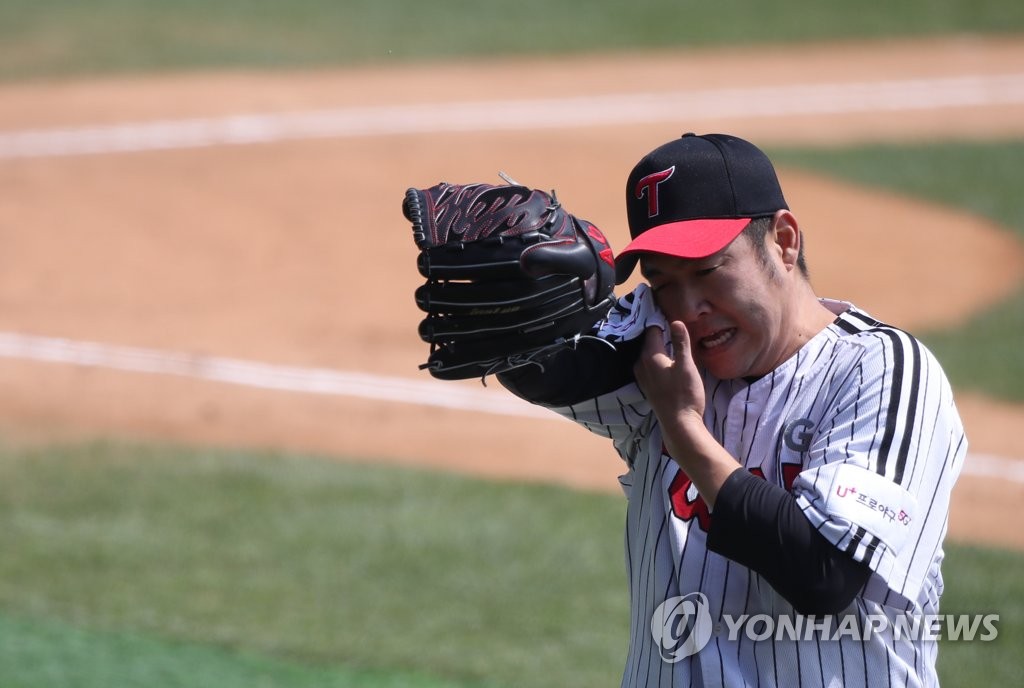 이닝 마무리 하는 송은범