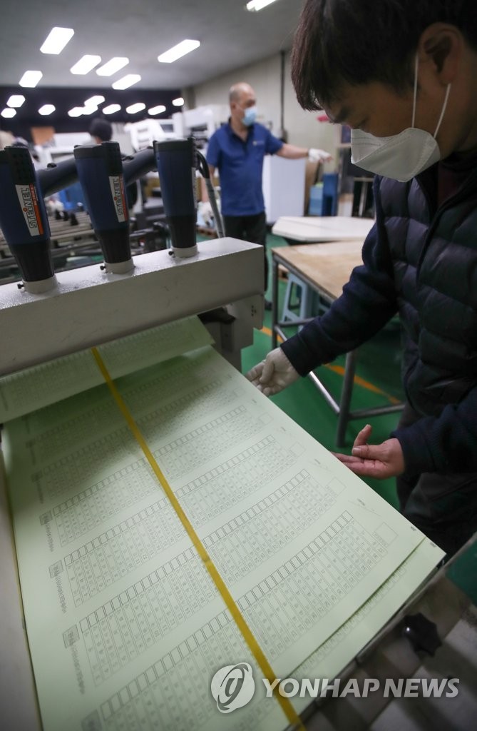Imprimiendo papeletas de votación Imprimiendo papeletas de votación