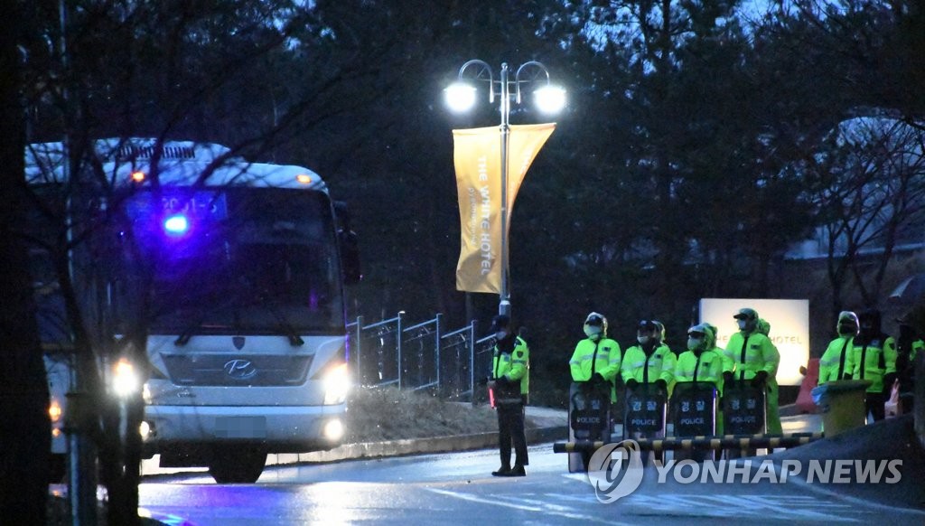 평창군 호텔 도착한 이탈리아 교민들
