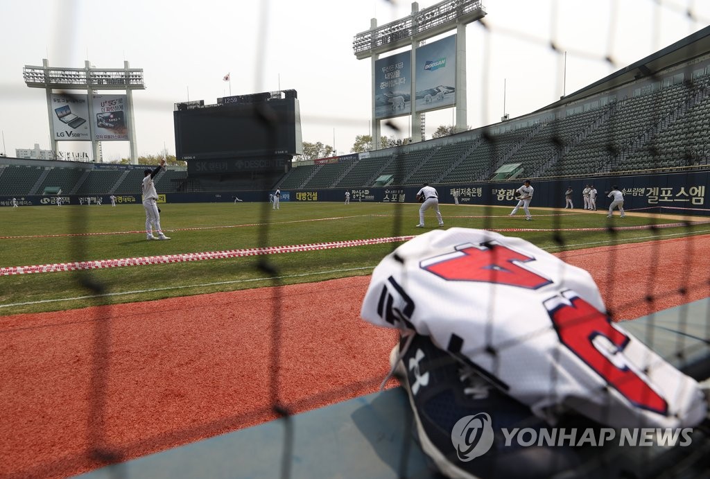 In this file photo from April 7, 2020, Doosan Bears players practice at Jamsil Stadium in Seoul. (Yonhap)