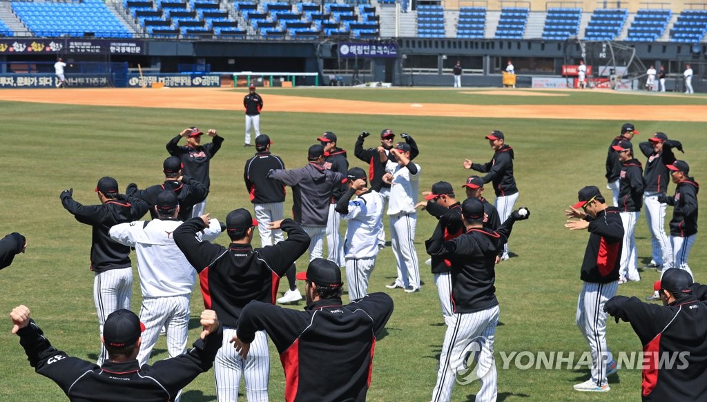 In this file photo, from April 8, 2020, LG Twins' players warm up before their practice at Jamsil Stadium in Seoul. (Yonhap)
