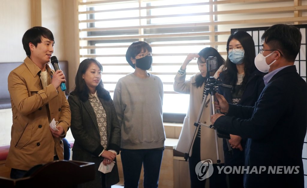 '새로 오신 교사 소개도 온라인으로'