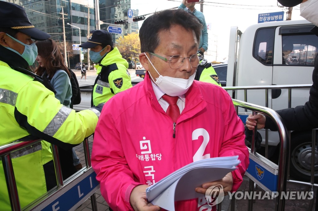 윤리위원회 참석하는 미래통합당 차명진
