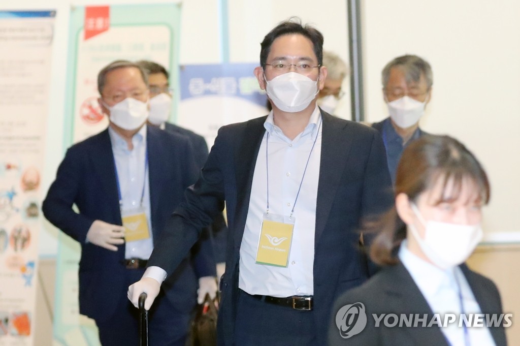 중국서 돌아온 이재용 부회장