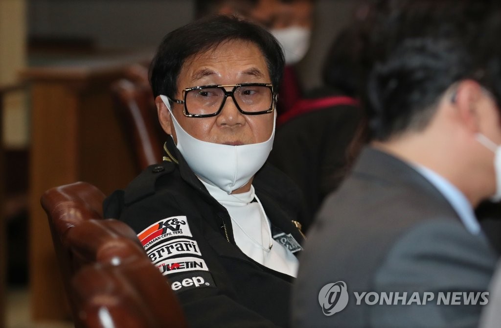 조영남, '그림 대작' 사건 공개변론