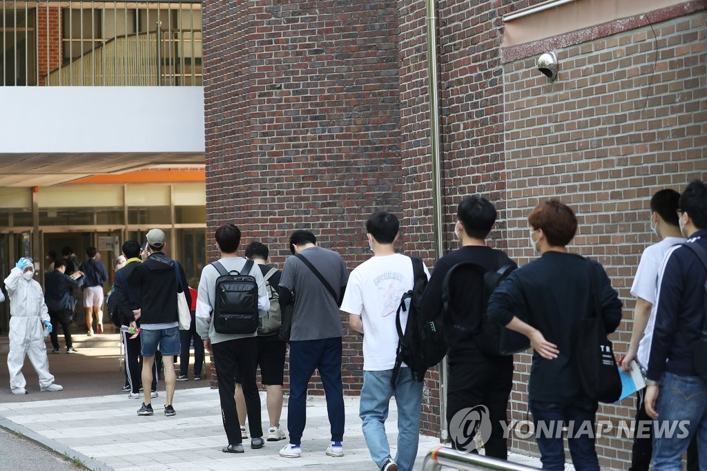 지난달 30일 서울의 한 학교에서 치러진 경찰 순경 필기시험장 모습