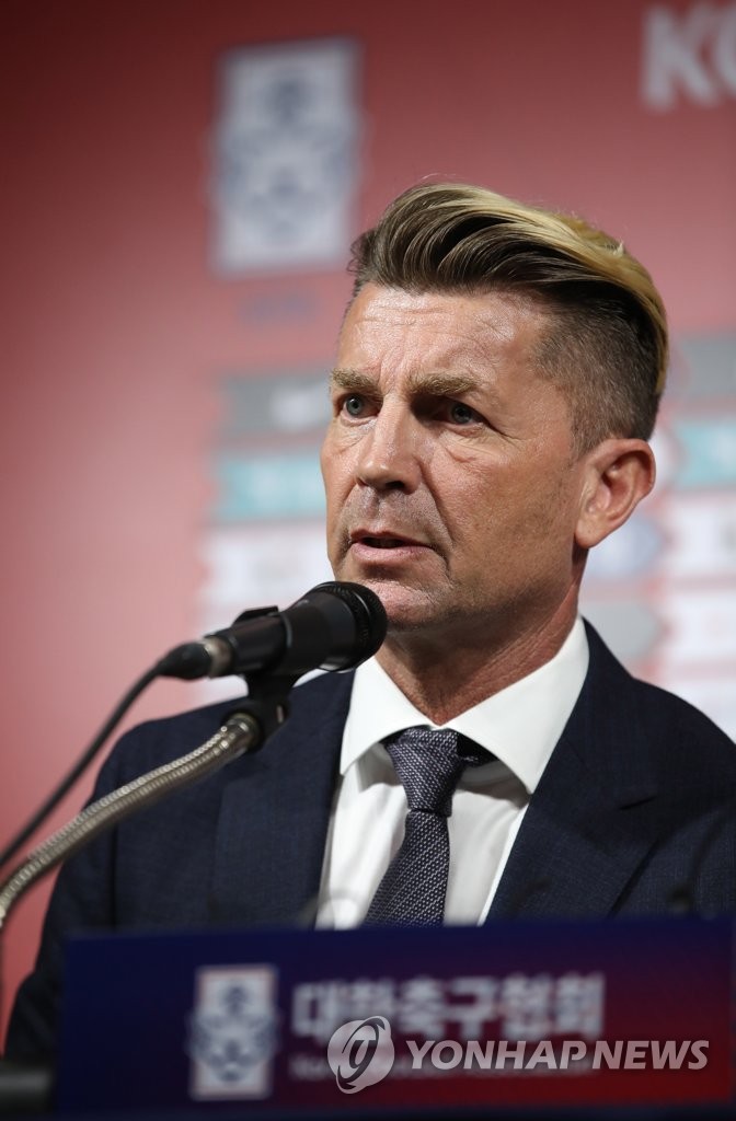 Coach of S. Korean women's football team Coach of S. Korean women's football team