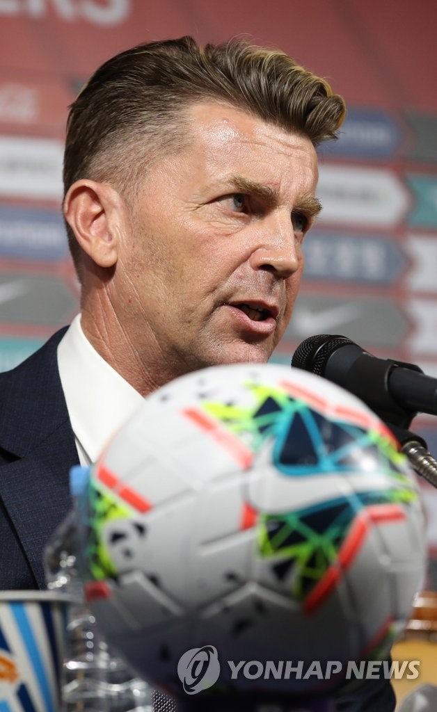 Coach of S. Korean women's football team Coach of S. Korean women's football team