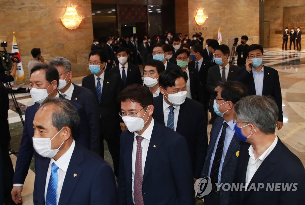 본회의 마친 민주당