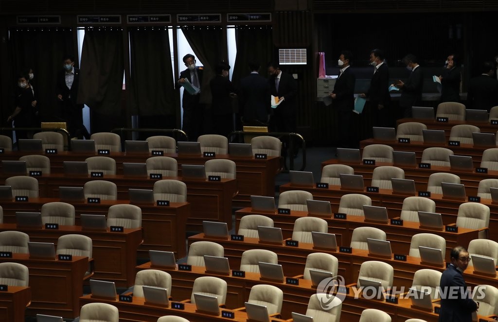 통합당 불참 속 상임위원장 선거
