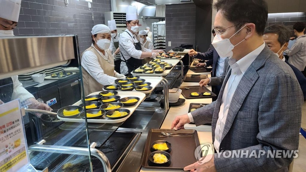 세메스 천안사업장 방문한 이재용 부회장