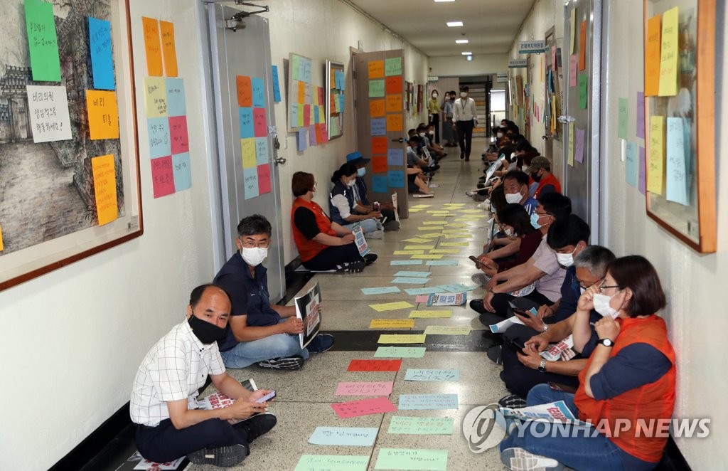 비위 광주 북구의원 제명 요구하는 시민단체와 공무원 노조