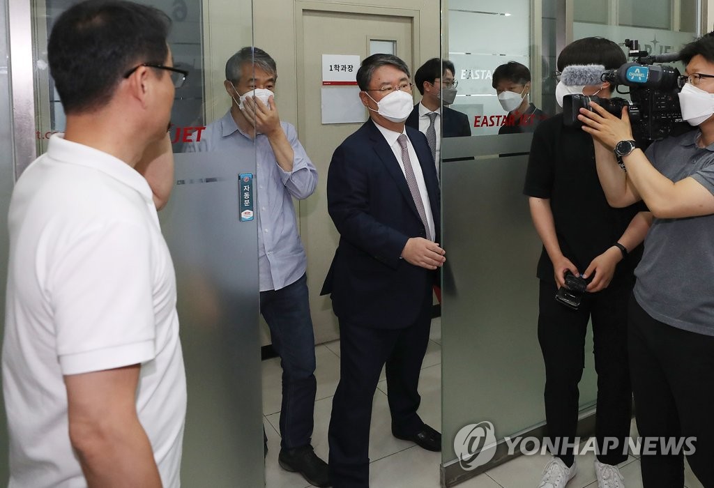 주총장 떠나는 최종구 대표