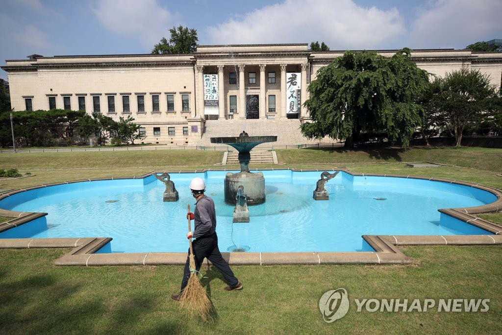 보는 이 없어도 묵묵하게