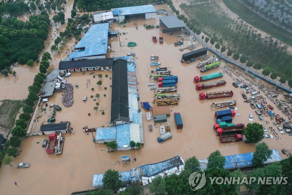 '한달 넘는 폭우' 중국 후베이서 산사태로 9명 매몰