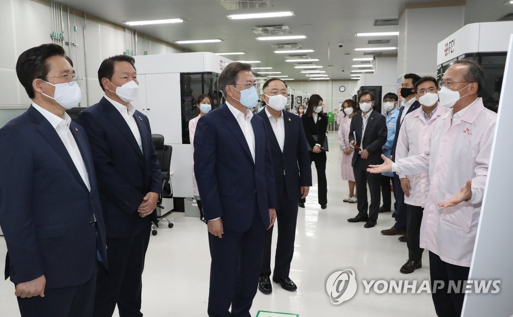 Moon visits SK hynix Moon visits SK hynix
