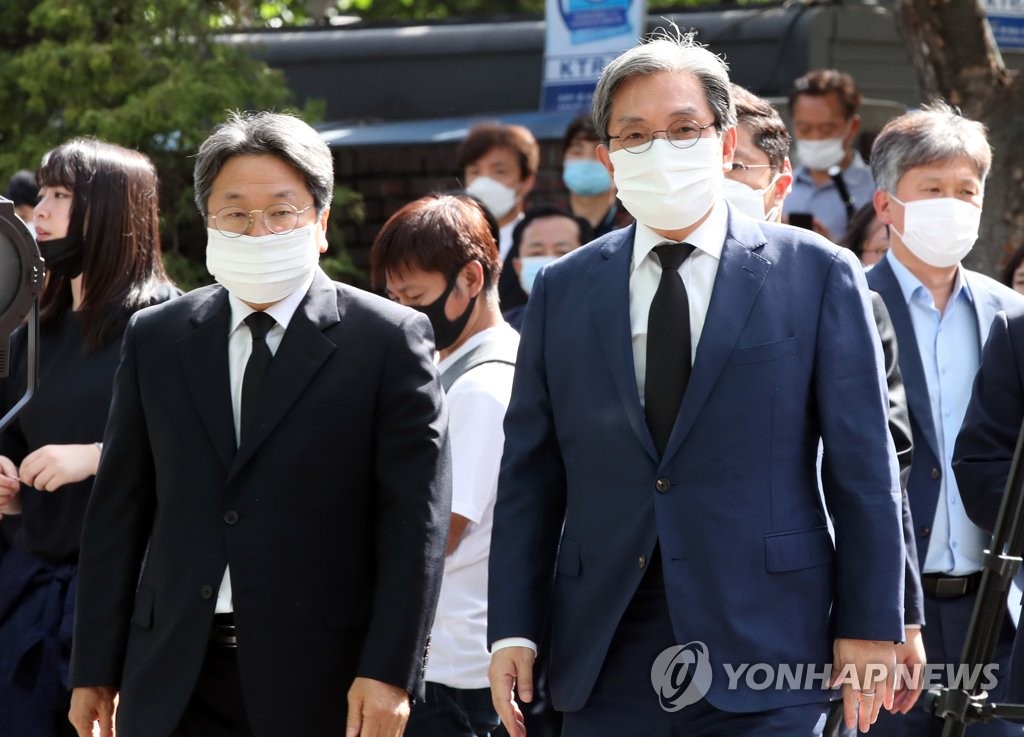 노영민·강기정, 고 박원순 서울시장 빈소 조문