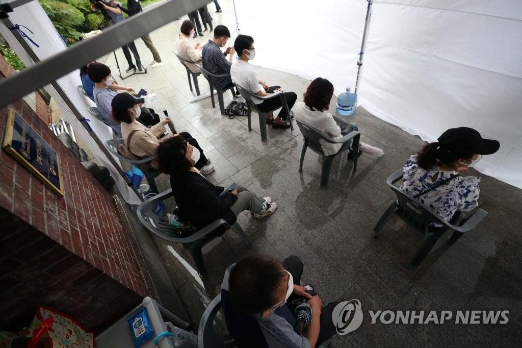 Shincheonji members donate blood plasma Shincheonji members donate blood plasma