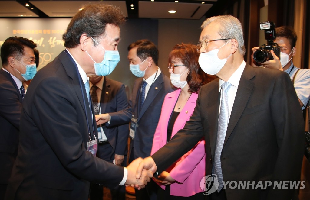 악수하는 이낙연-김종인