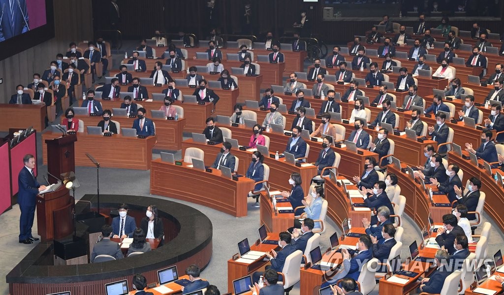 President Moon Jae-in (L) delivers a speech at the opening ceremony of South Korea's 21st National Assembly in Seoul on July 16, 2020. (Yonhap)