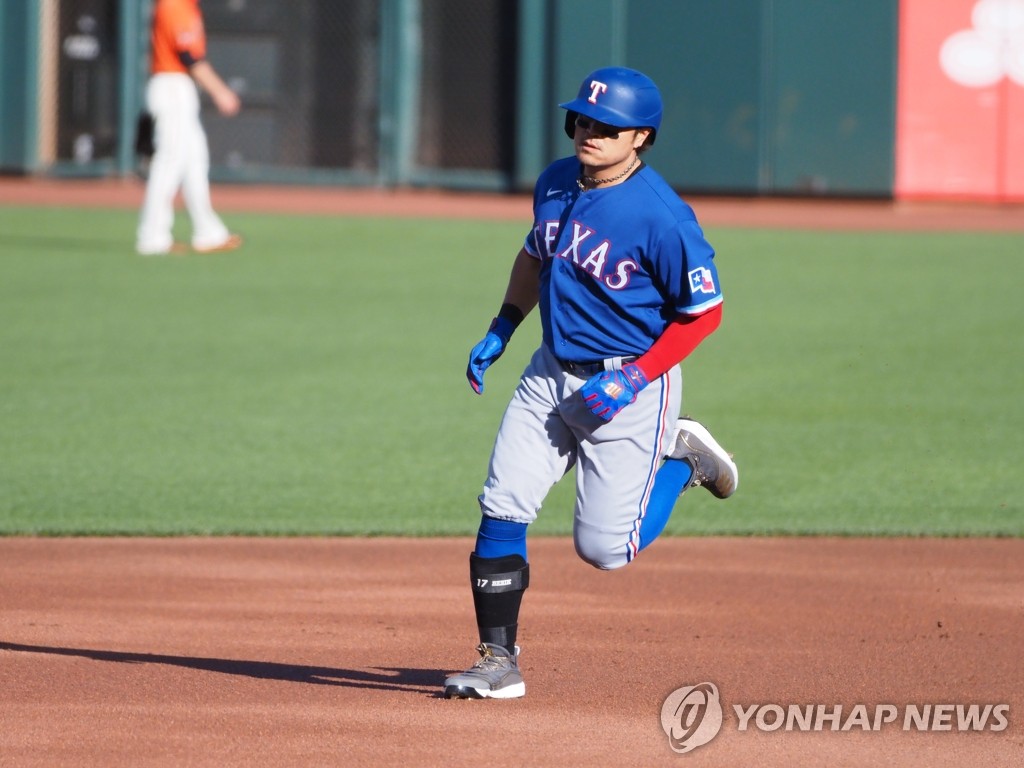 '시즌 1호 홈런' 신고한 추신수