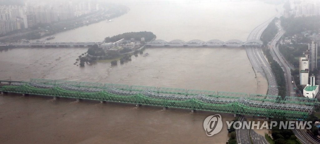 Flood alert for Hangang Bridge Flood alert for Hangang Bridge