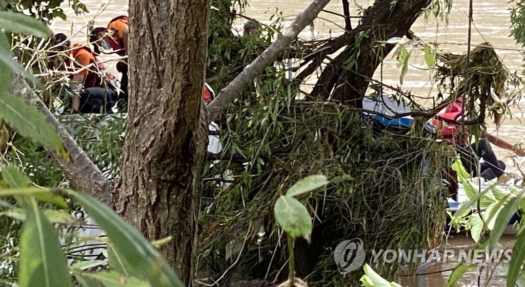 의암호 실종 경찰정 발견..내부 수색