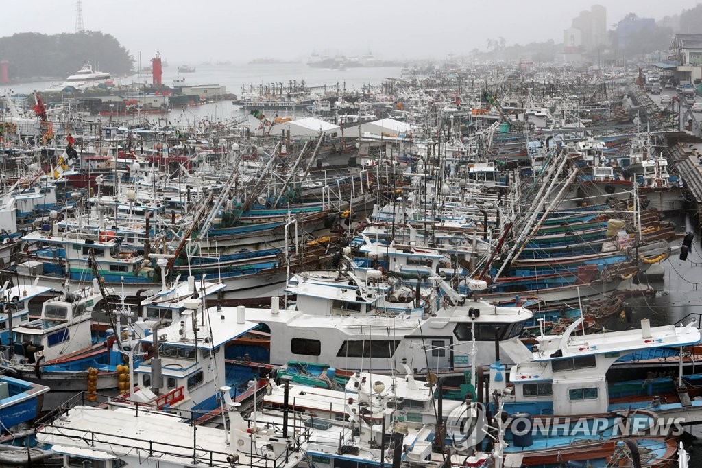 여수 국동항에 피항한 선박들