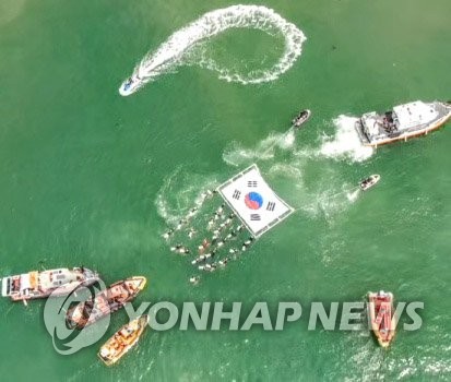海上を進む太極旗 海上を進む太極旗